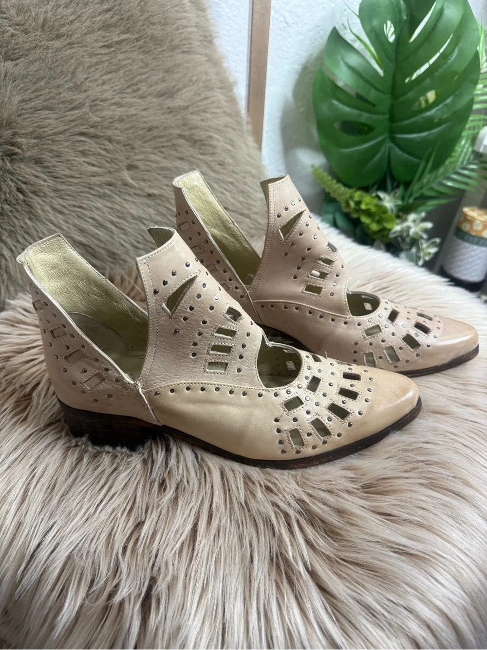 Sbicca Navarro Leather Cream Cutout Studded Western Ankle Boots